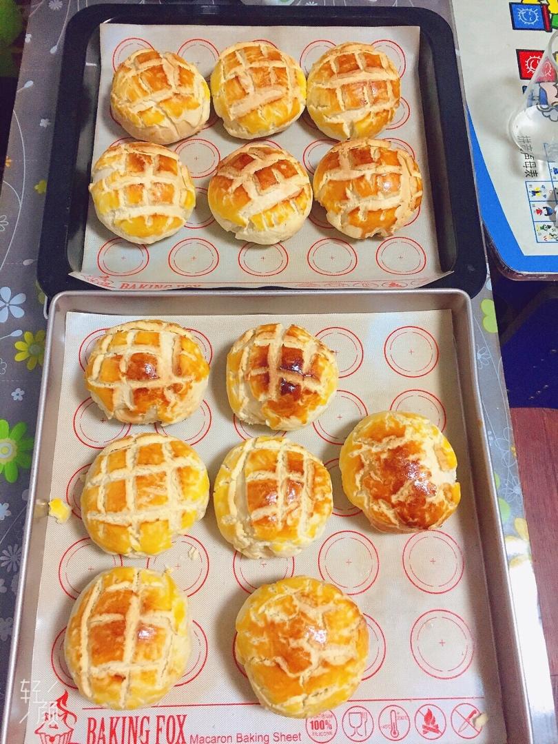 好吃到炸裂的港式菠萝包（附带制作酥皮的小视频）