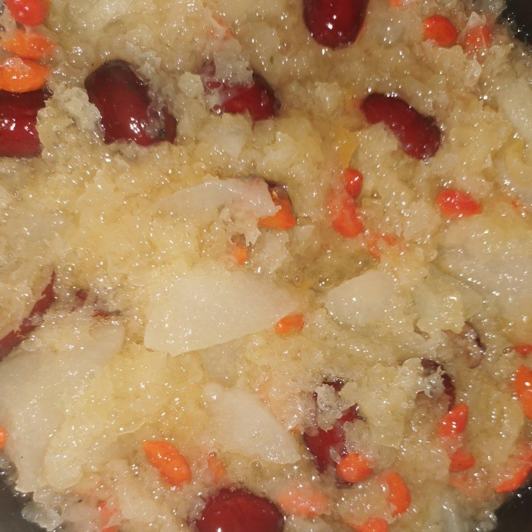 怎样煮出胶的银耳羹