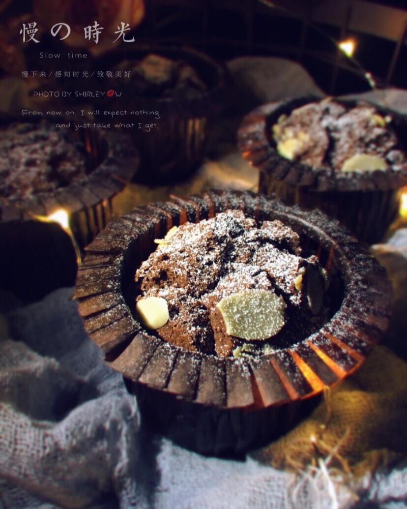 超润巧克力纸杯蛋糕（非常适合裱花、盖糖皮的cupcake方子）