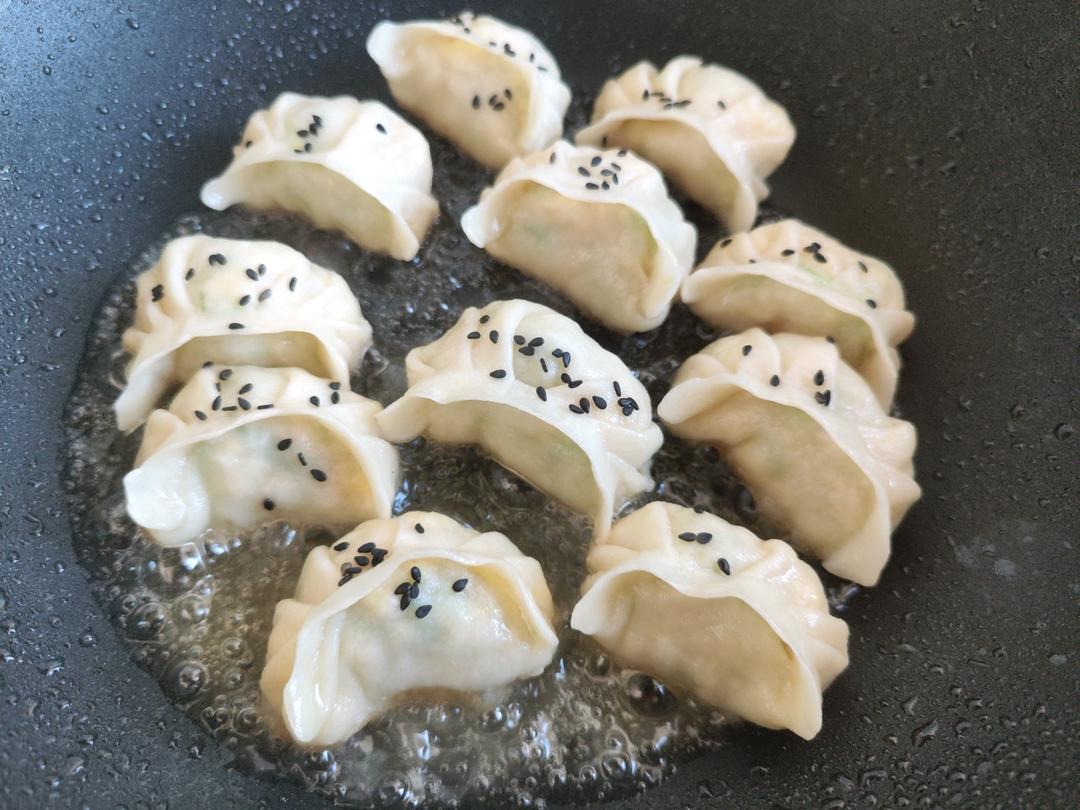 早餐来一锅香脆的生煎饺子