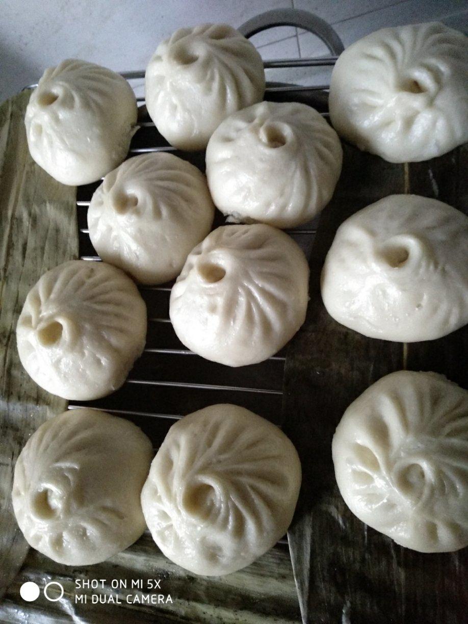 松软多汁的肉包子