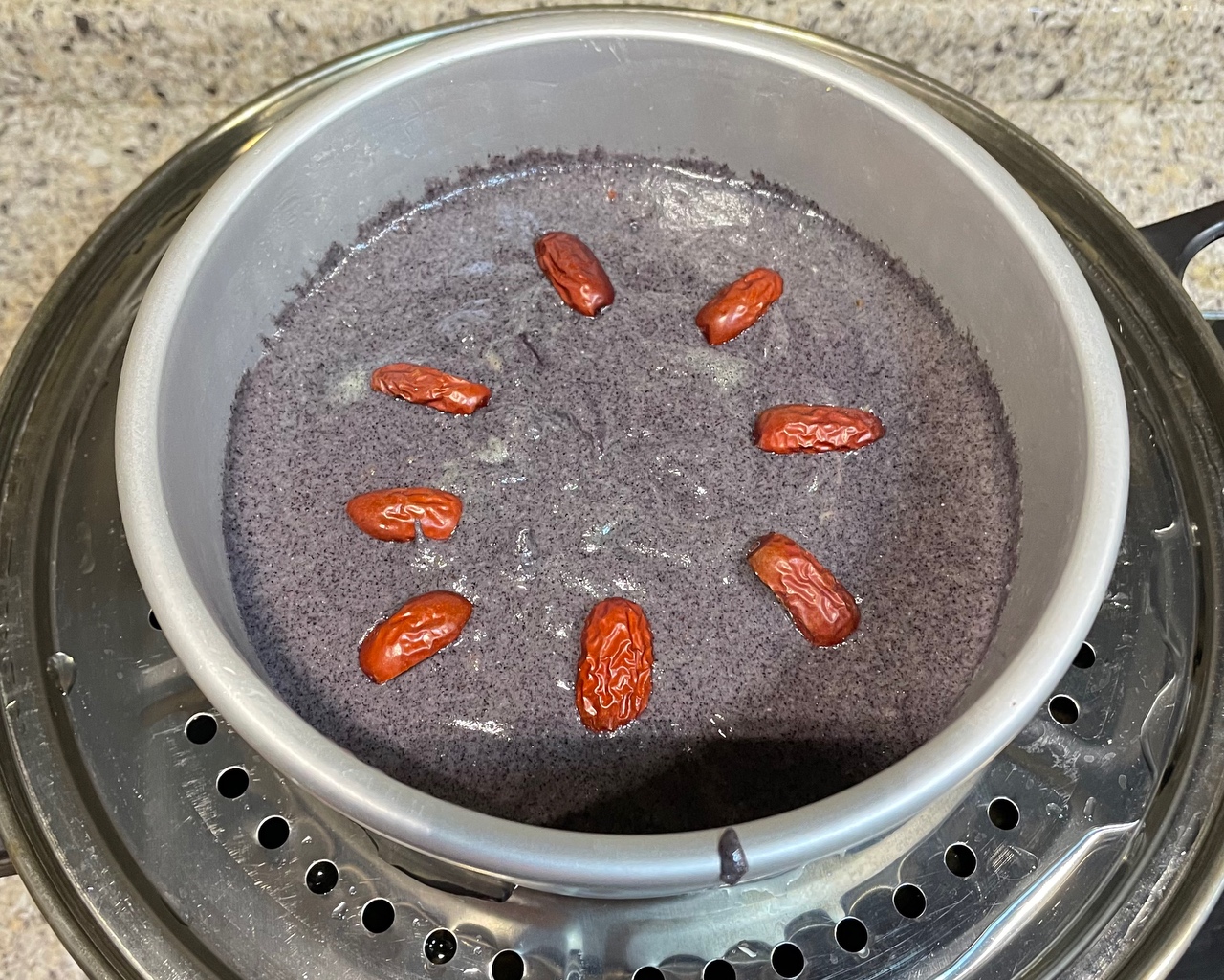 黑米山药红枣糕的做法 步骤2