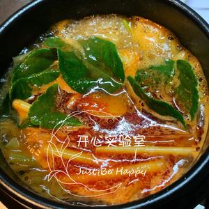 酸辣开胃的泰式冬阴功汤的做法 步骤7