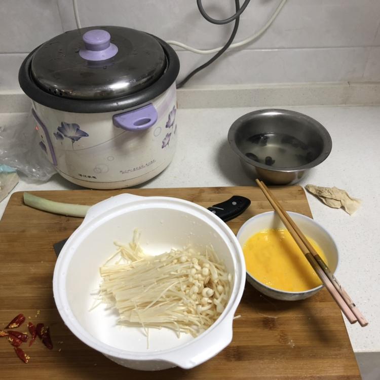 快手家常菜：金针菇炒鸡蛋