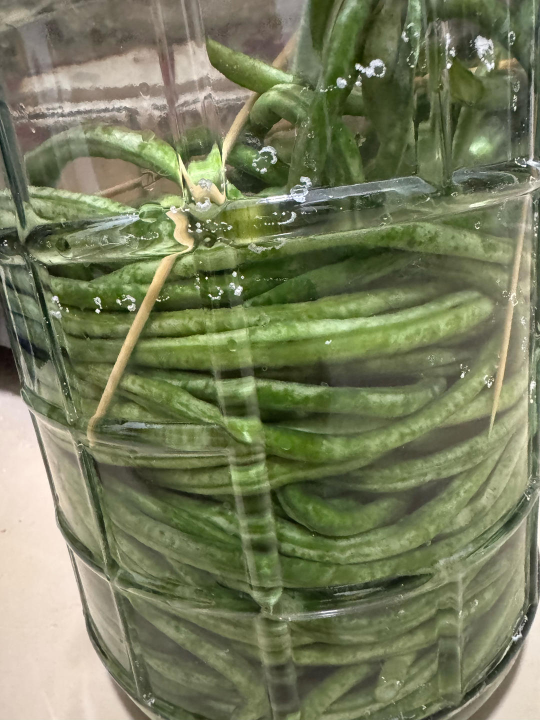 简单易做上手快，自制美味下饭酸豇豆