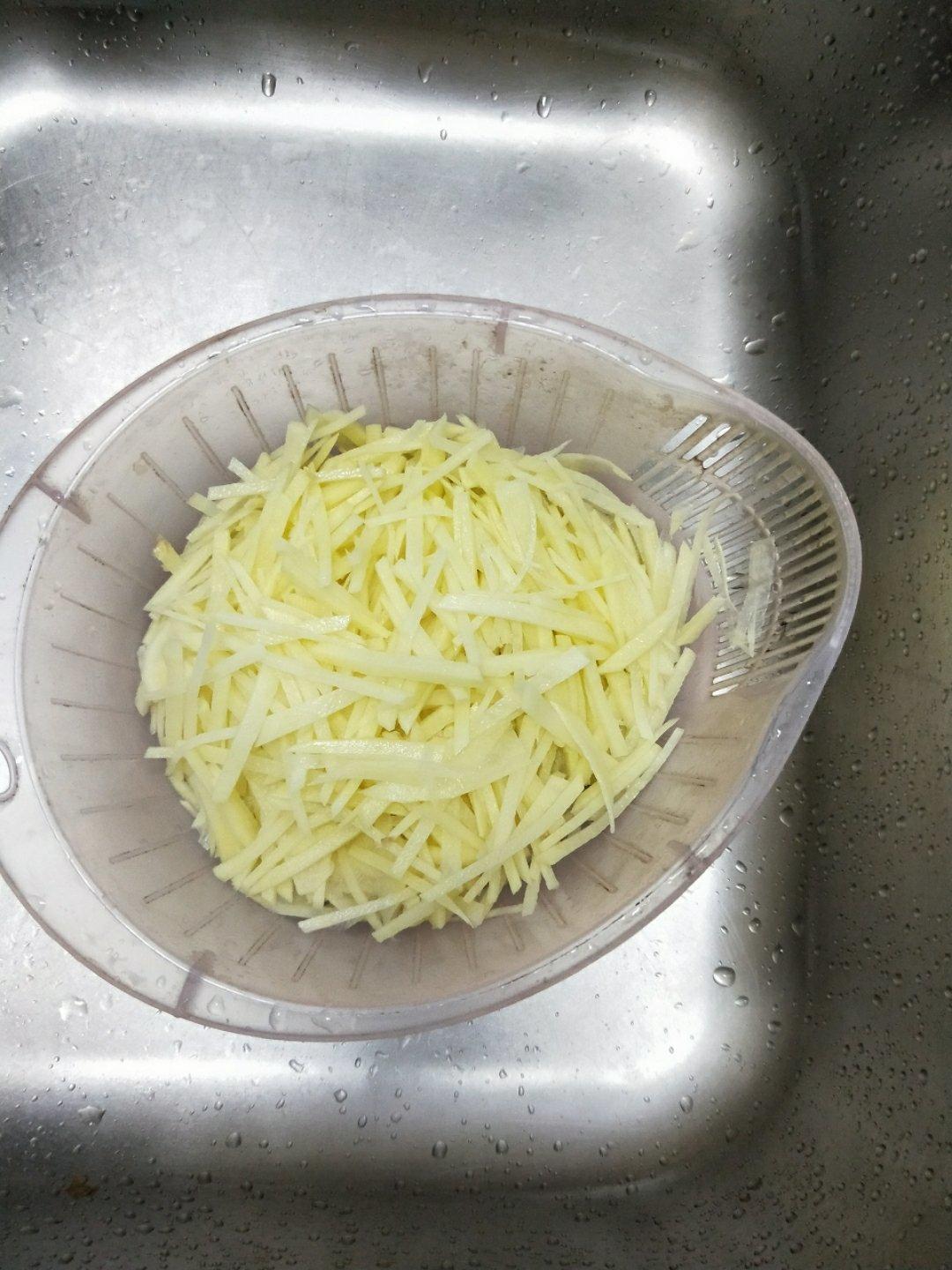 厨师长教你：“如何正确切土豆丝”，家庭必备的硬核小技巧