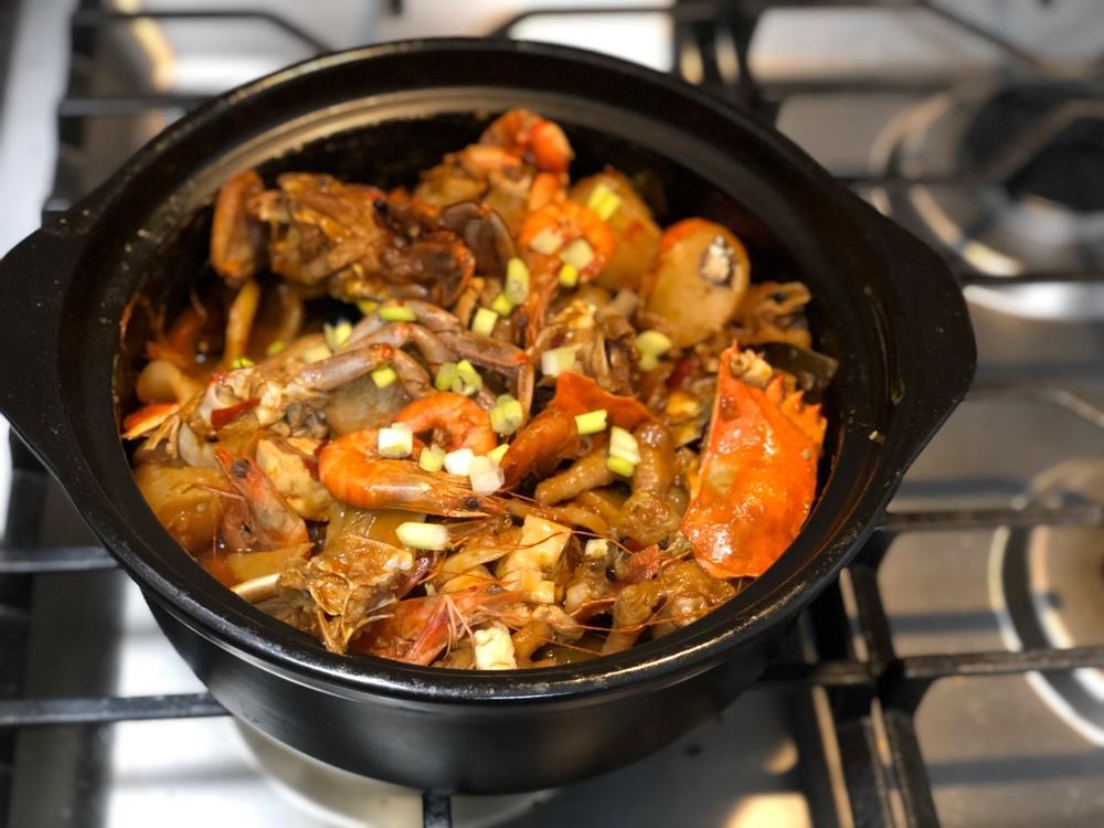 【香辣明虾肉蟹煲】