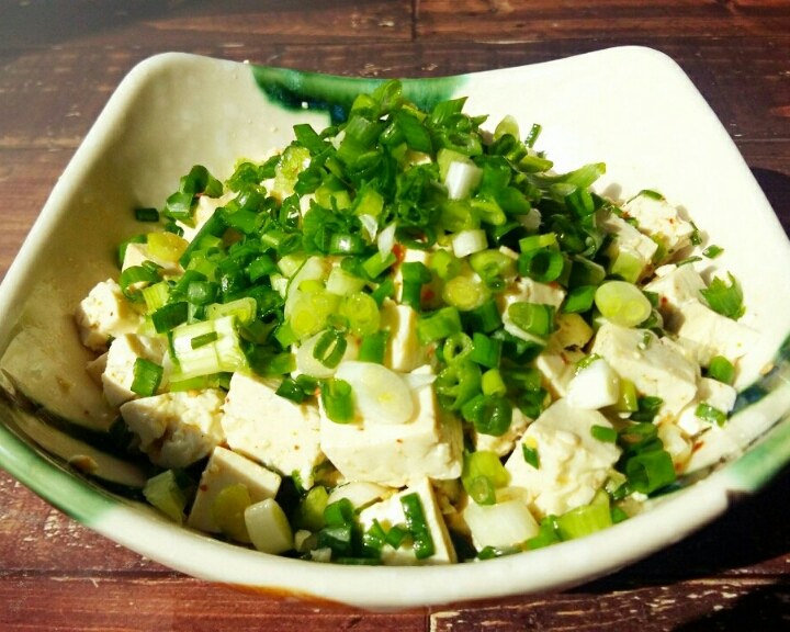 小葱拌豆腐🍀一清二白的做法
