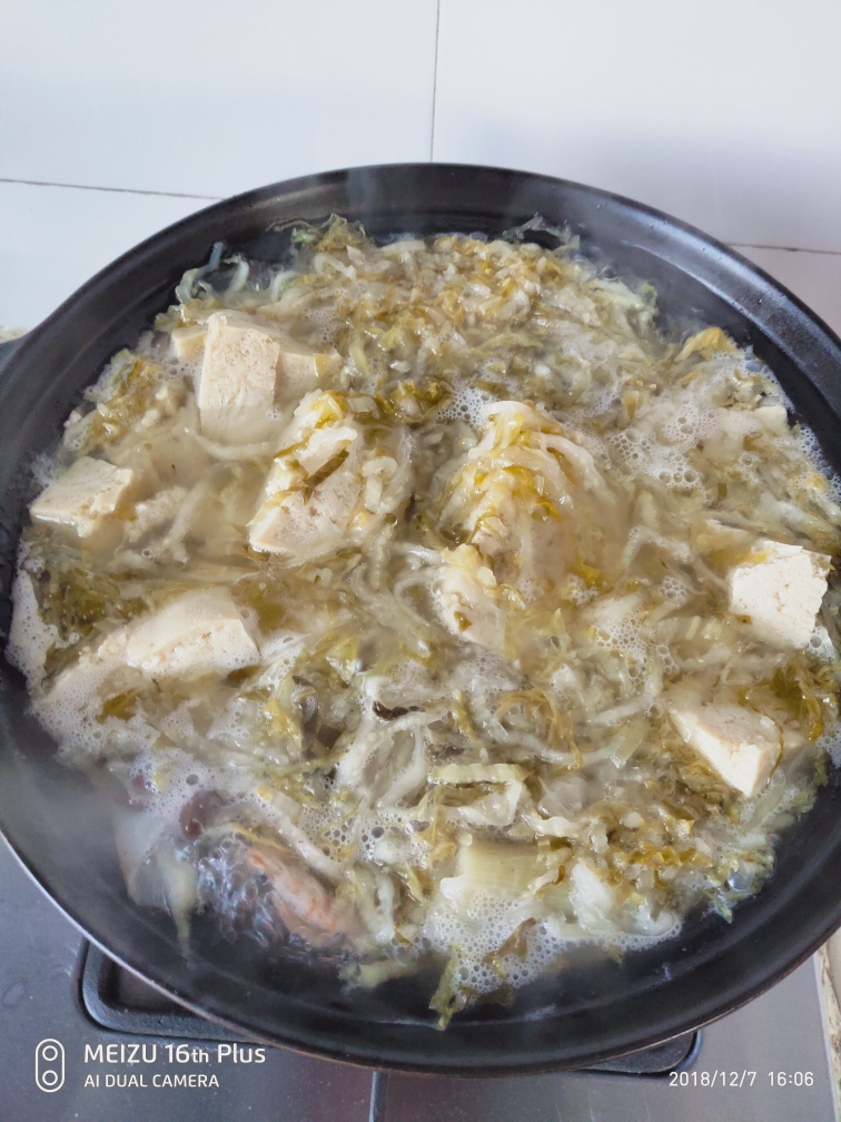 砂锅猪骨顿酸菜的做法
