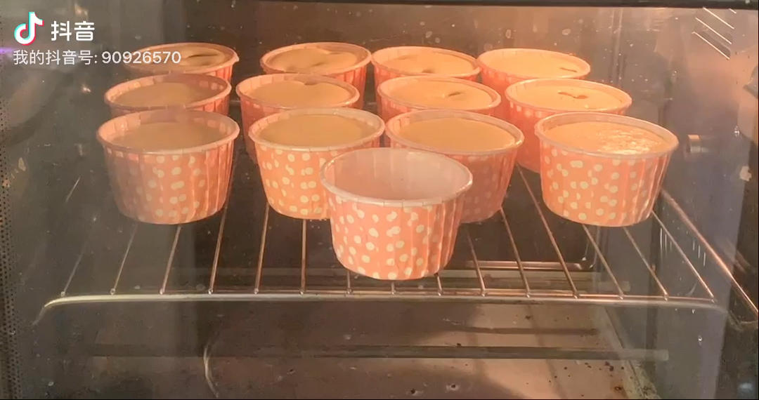 原味海绵纸杯蛋糕（非常适合裱花、盖糖皮的cupcake方子）