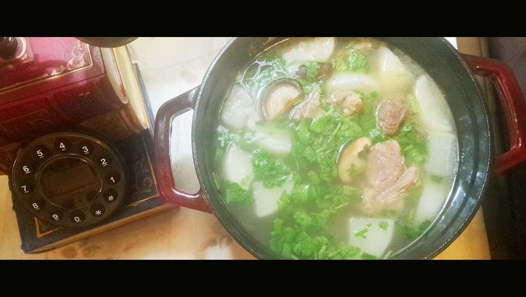 牛腱子萝卜花菇汤