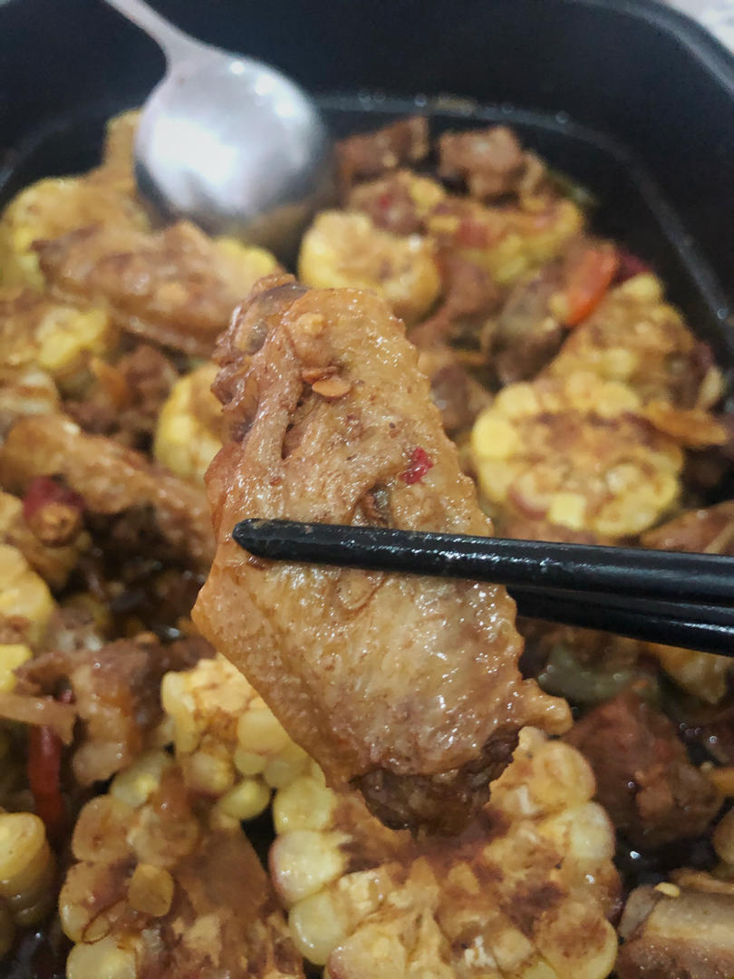 好吃到舔碗的家常玉米排骨煲，香嫩多汁，肉香十足超解馋