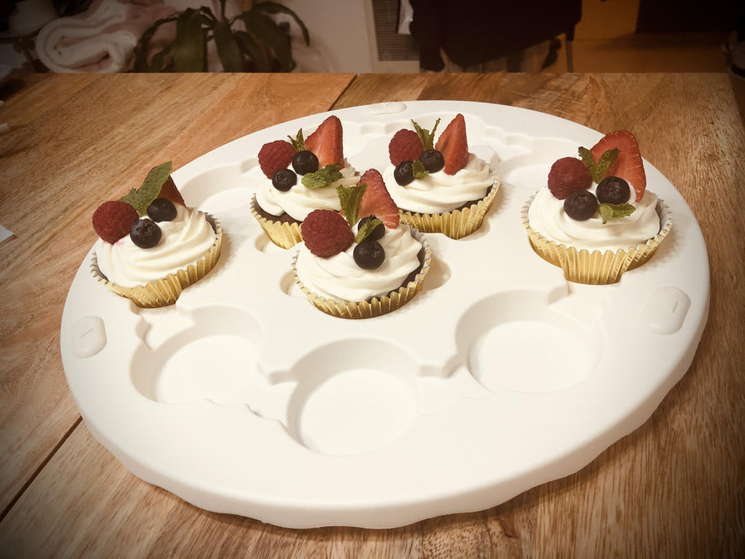 超润巧克力纸杯蛋糕（非常适合裱花、盖糖皮的cupcake方子）
