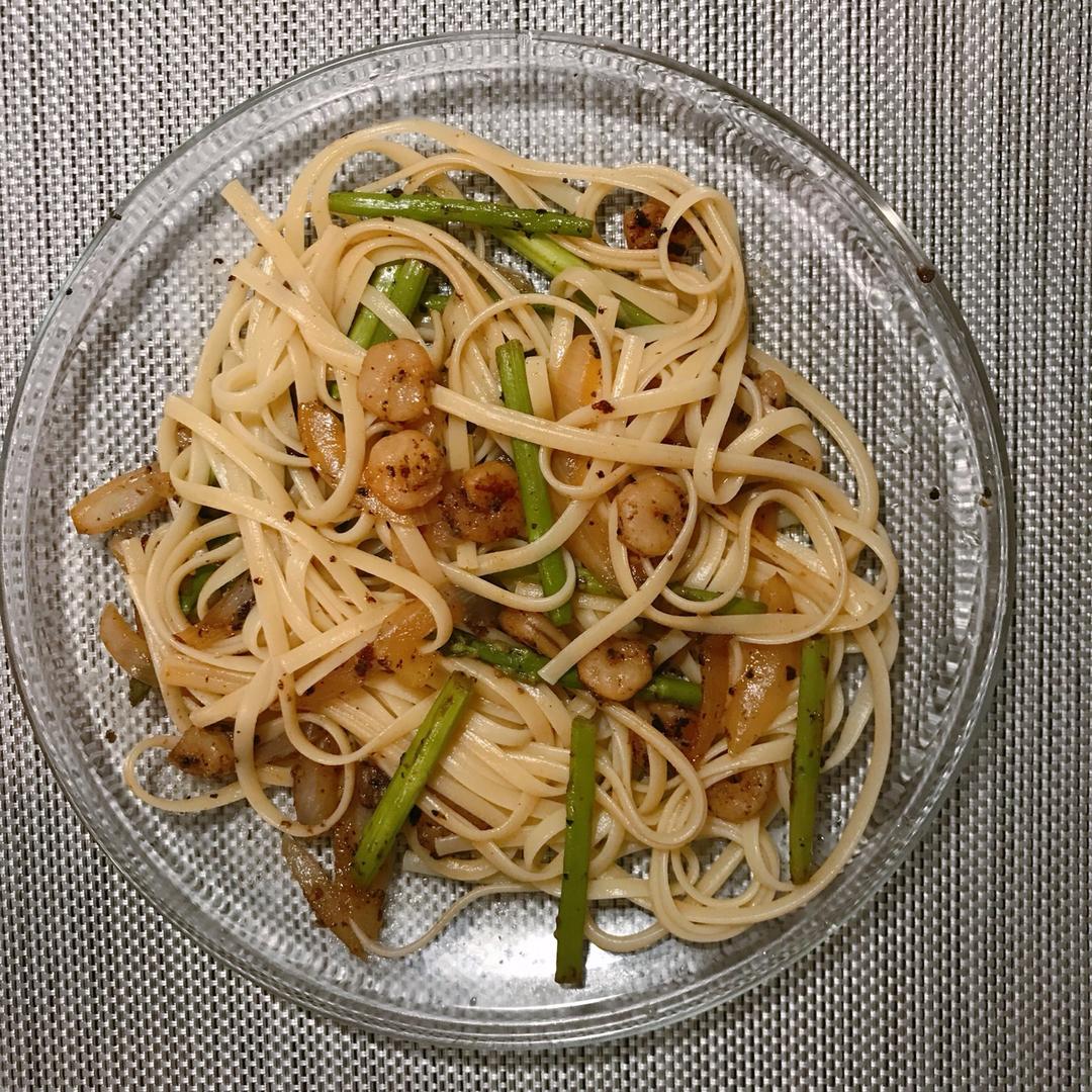 蒜香黑椒芦笋虾仁意面