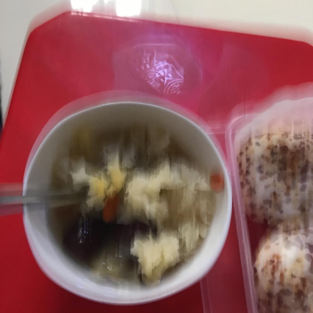 桂圆红枣银耳莲子羹