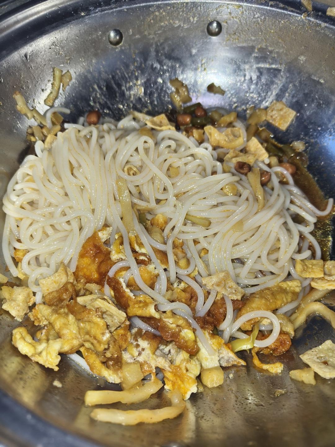 干拌螺蛳粉（用一袋汤底也不咸）