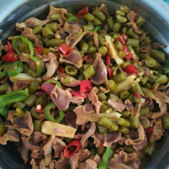 够酸爽过瘾的湖南菜酸豆角炒鸡杂