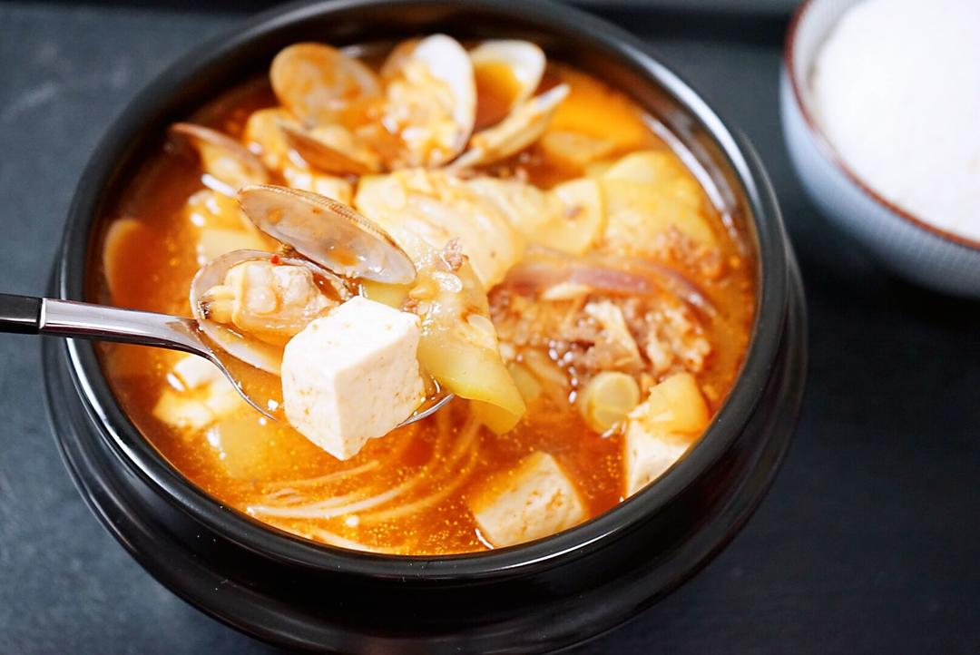 暖身心的辣白菜大酱汤的做法