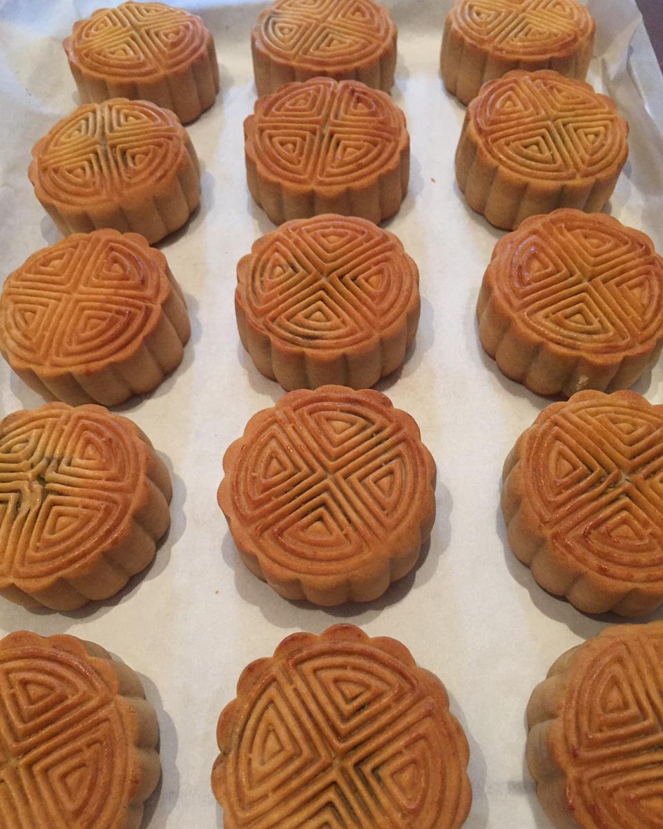 广式月饼—蛋黄莲蓉月饼