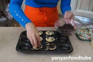 巧克力酥顶玛芬蛋糕 Choc Chip Muffins的做法 步骤11
