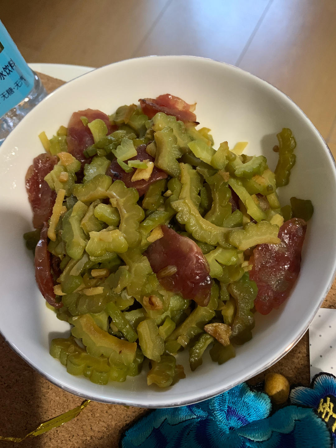 苦瓜炒腊肠｜腊味的家常吃法