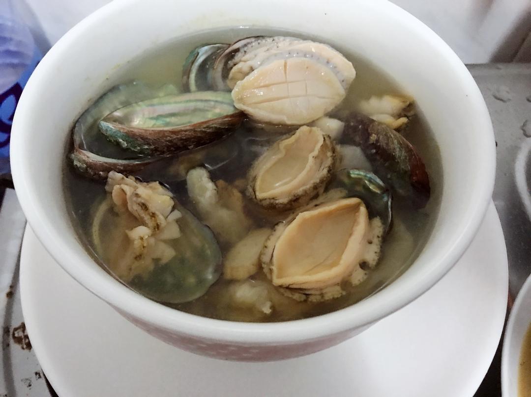 鲍鱼鳕鱼胶炖汤