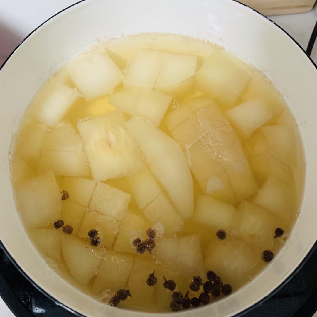 止咳清肺妙法~花椒冰糖炖雪梨