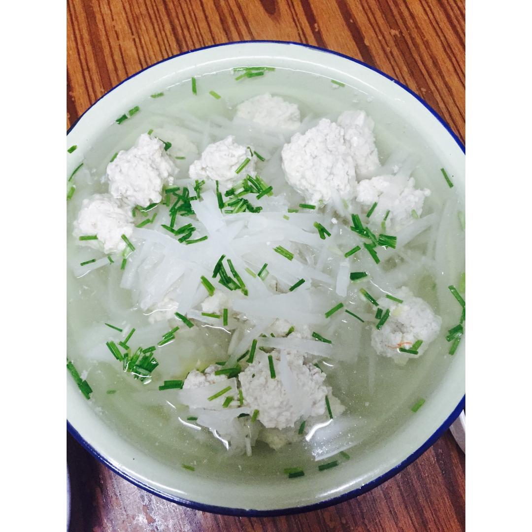 【10分钟系列】白萝卜豆腐圆子汤