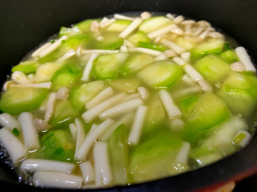 海鲜菇丝瓜鸡蛋汤丨低卡又营养的做法 步骤11