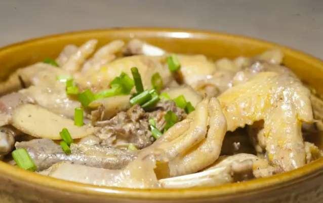 月子餐/木耳红枣蒸鸡的做法