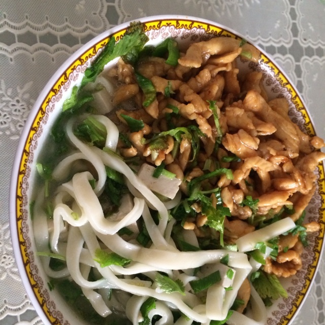 鸡脯肉热汤面