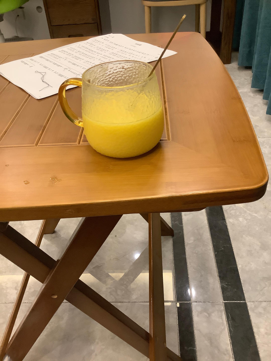 破壁机打出绵密橙汁