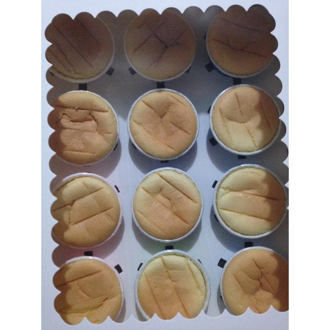 戚风杯子蛋糕^_^不开裂不回缩喔～