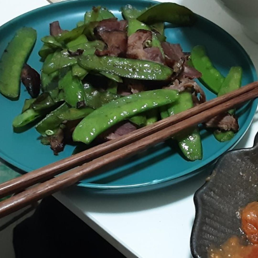 无比简单的荷兰豆炒腊肠，营养又好吃～！