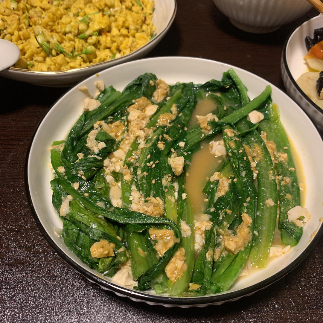 咸鸭蛋清拌生菜(巧用咸鸭蛋清不浪费)