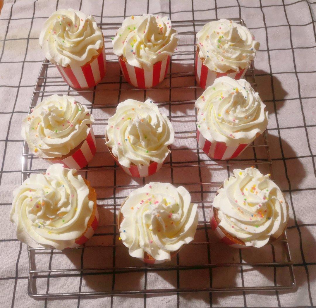 不回缩杯子蛋糕cupcake