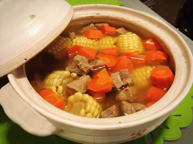 胡萝卜玉米排骨汤