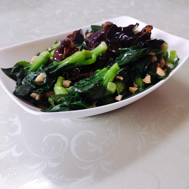 浇汁青菜黑木耳的做法