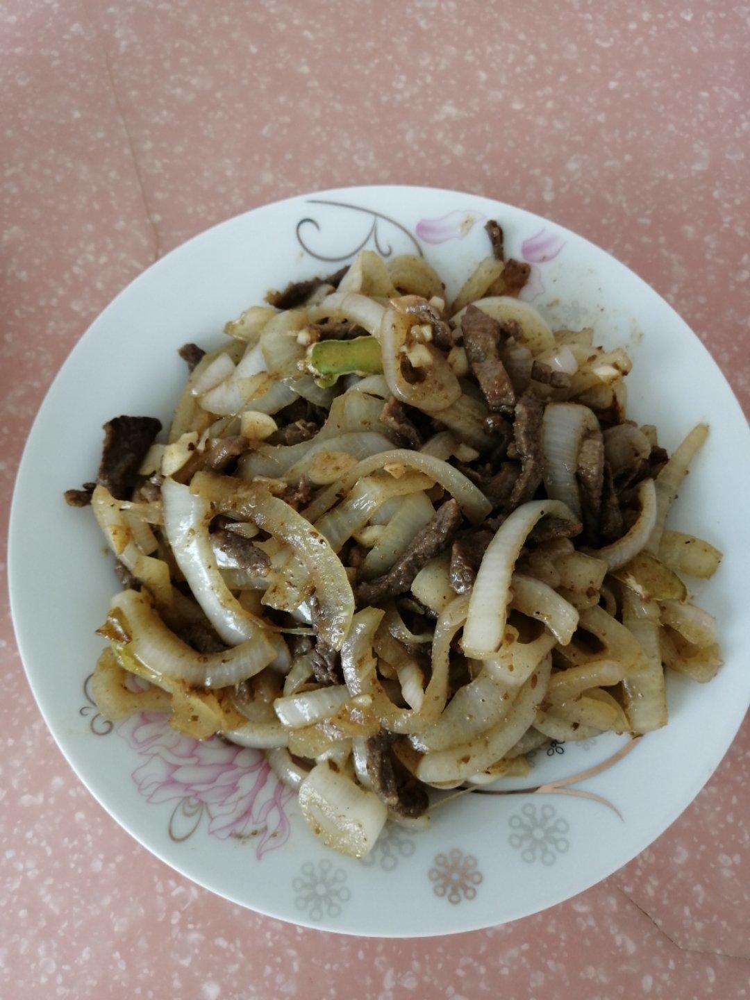 孜然洋葱炒牛肉粒