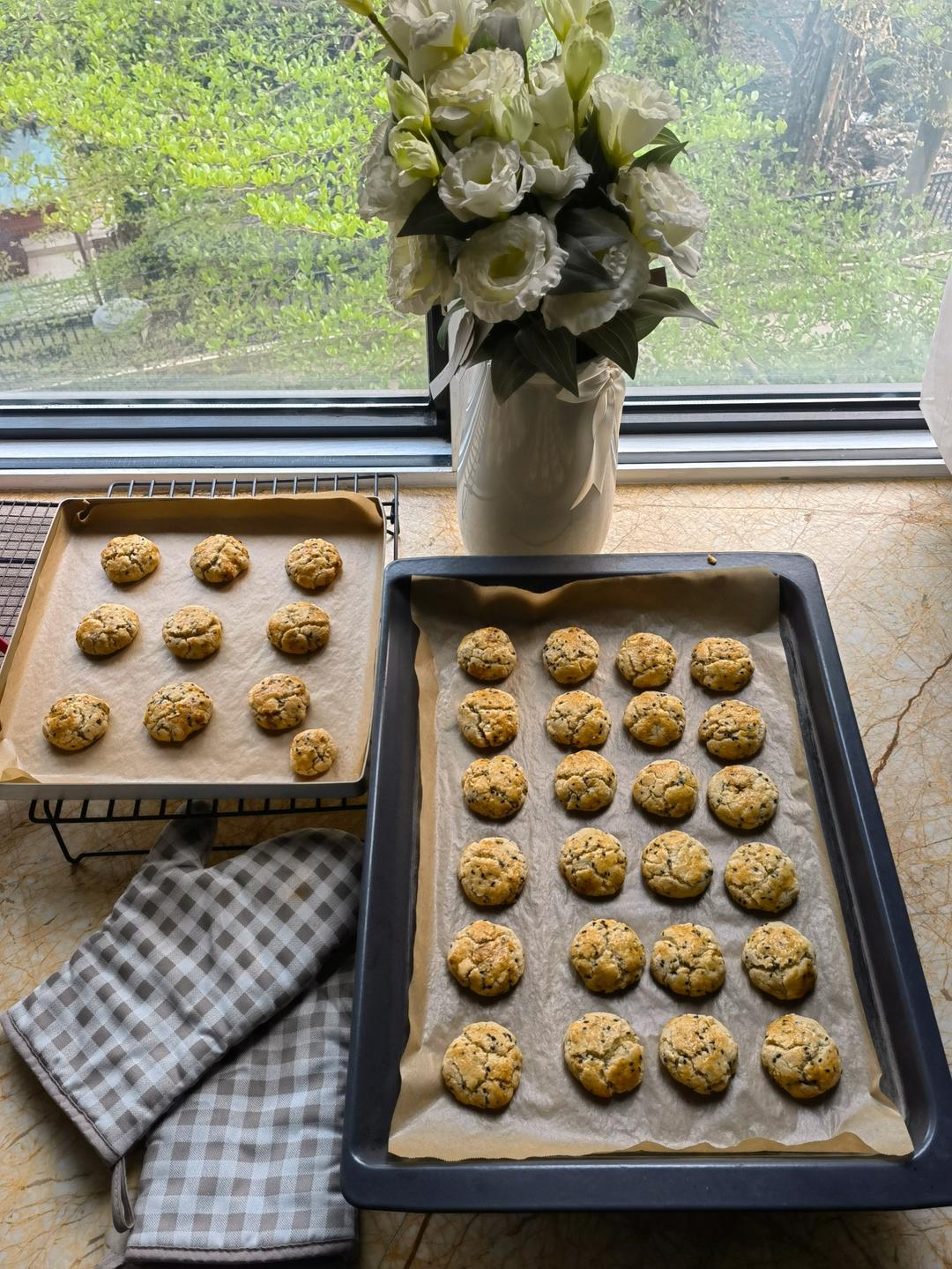 杏仁粉黑芝麻芝麻酥饼