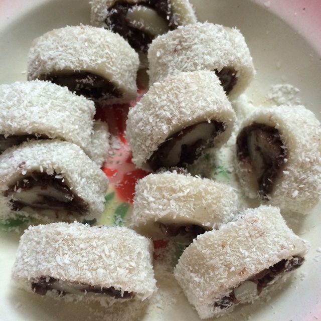 兔子吉吉做的椰蓉豆沙糯米卷