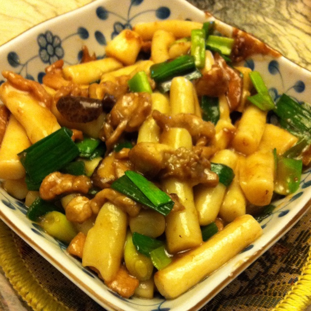 青蒜肉丝炒年糕