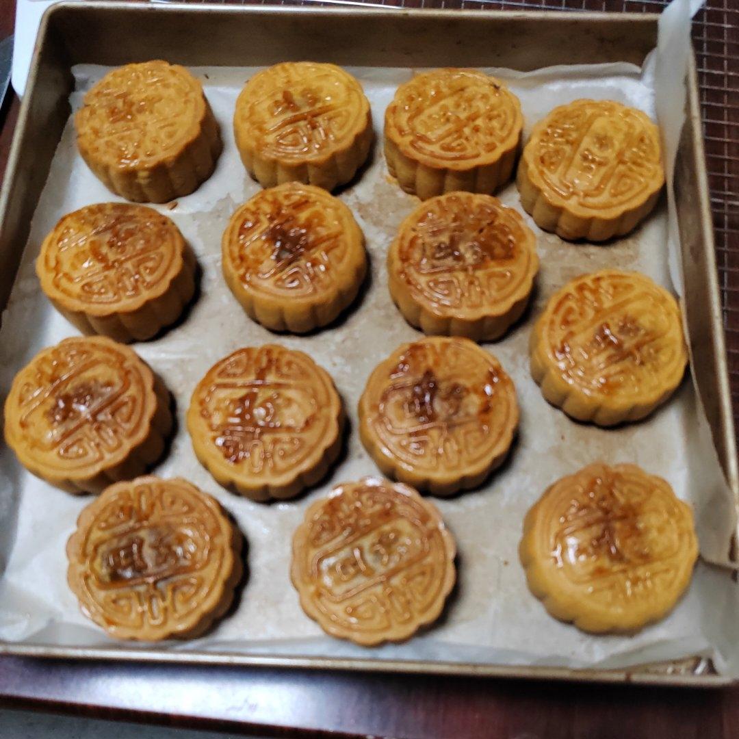 广式月饼—蛋黄莲蓉月饼