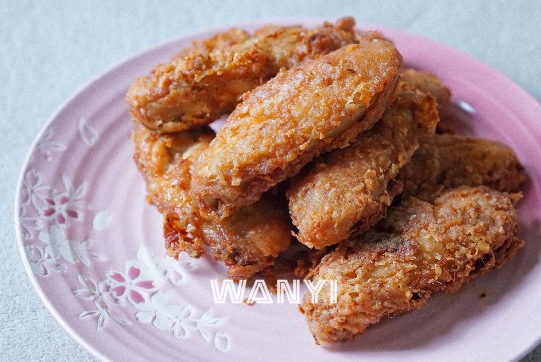 💥不油不腻的蒜香炸鸡翅❗巨好吃到舔手指，外酥里嫩到跺脚。