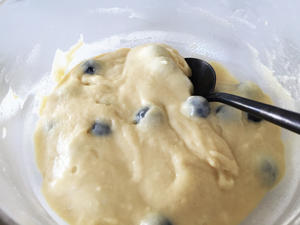 宝宝辅食：爆浆蓝莓玛芬—健康无添加，让酸酸甜甜的蓝莓在口中爆发吧。的做法 步骤10