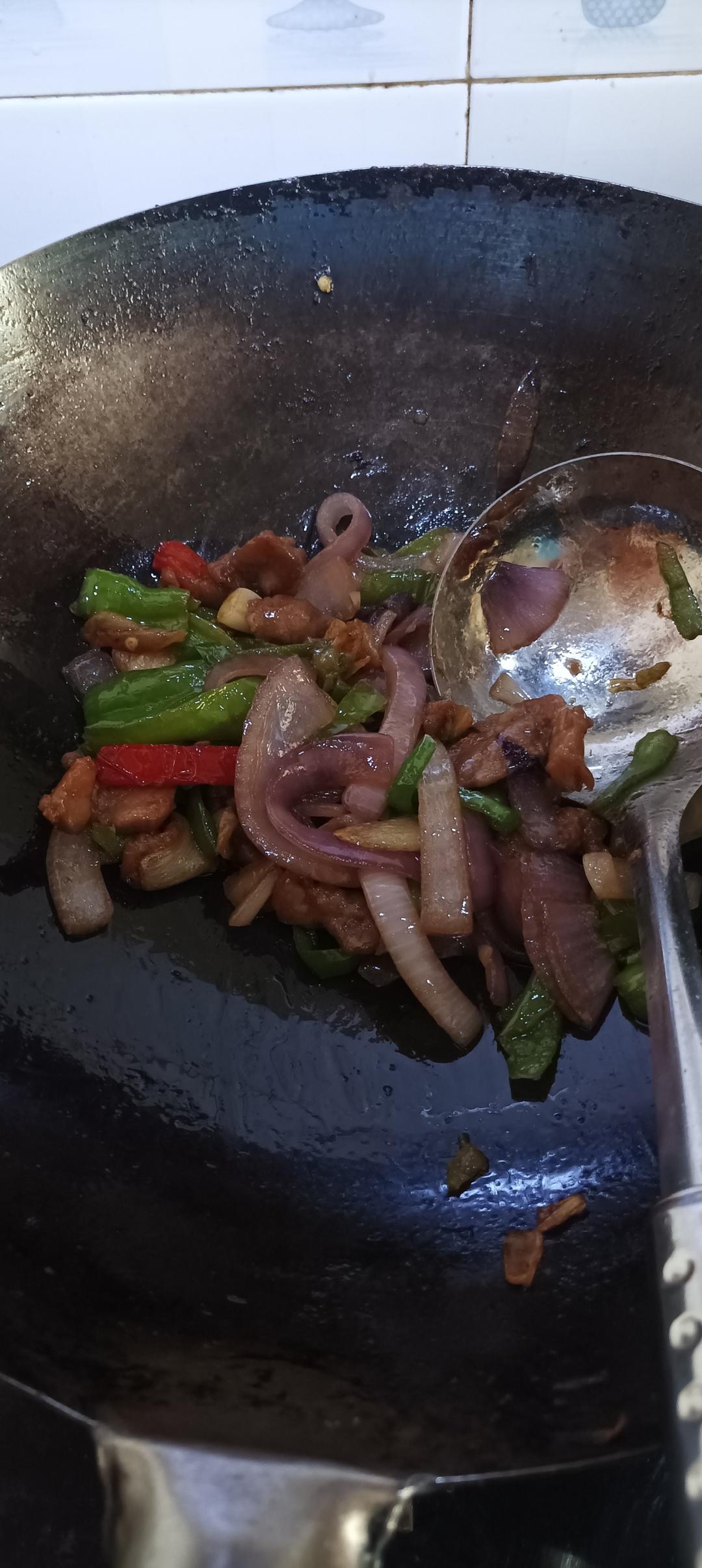 青椒炒洋葱