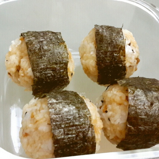 海苔肉松饭团