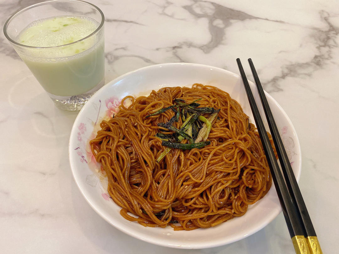 10分钟搞定的一碗葱油拌面