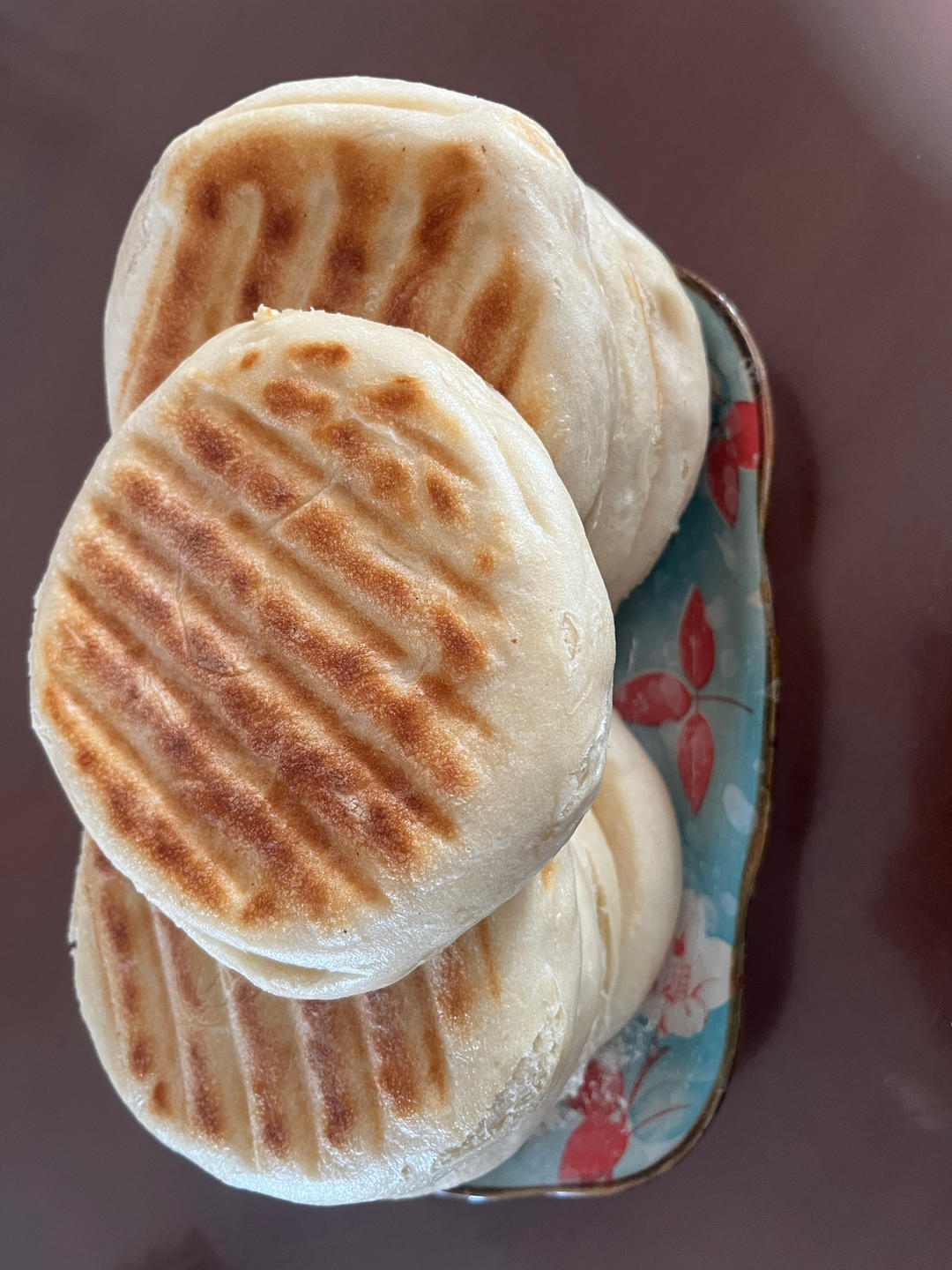 外表焦香、内里松软的发面饼