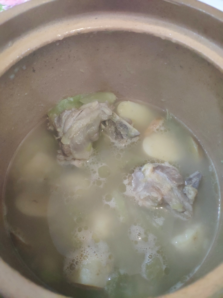 时令莴苣小土豆骨头汤的做法